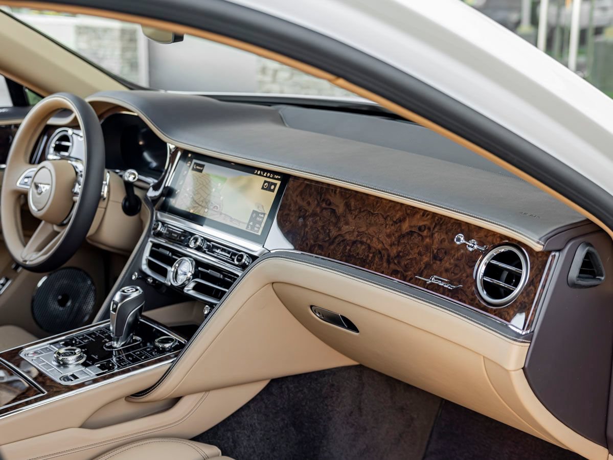 Used 2025 Bentley Flying Spur Plug-In Hybrid AWD/4WD image 33