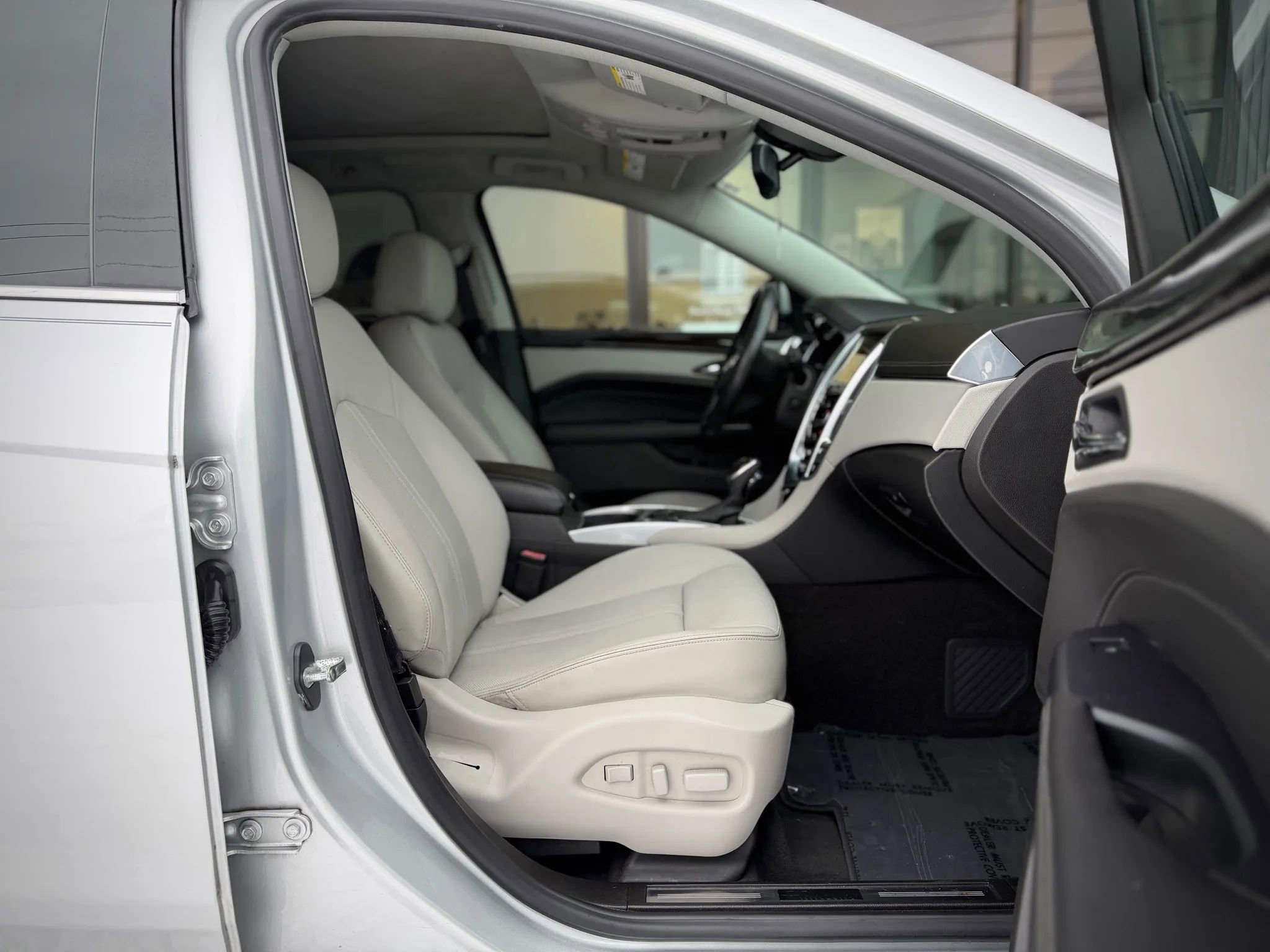 Used 2013 Cadillac SRX Luxury image 15