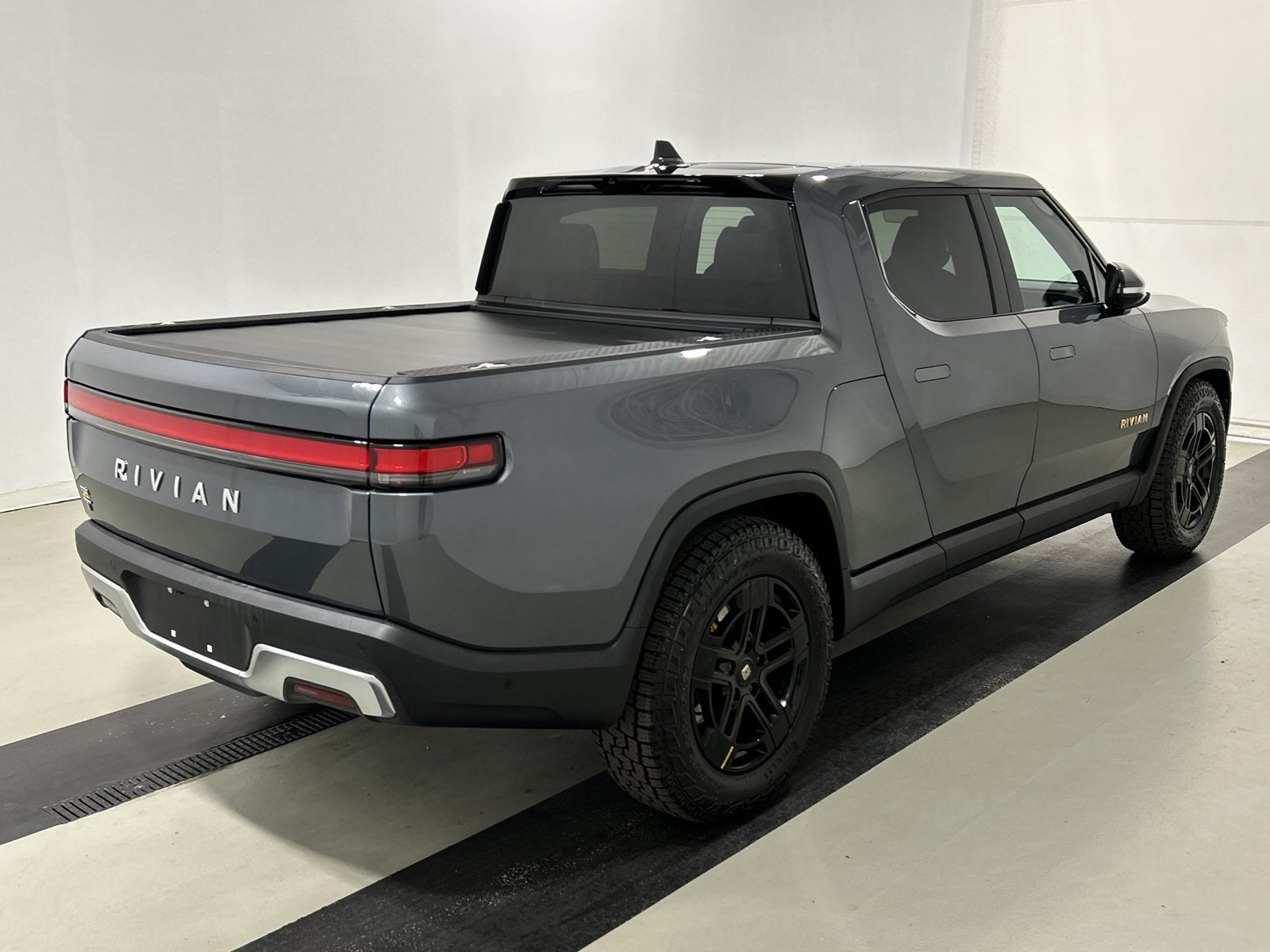 Used 2024 Rivian R1T Adventure AWD/4WD image 5