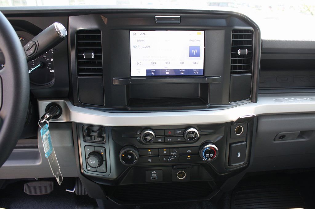 New 2026 Ford F250 XL w/ XL Chrome Package image 25