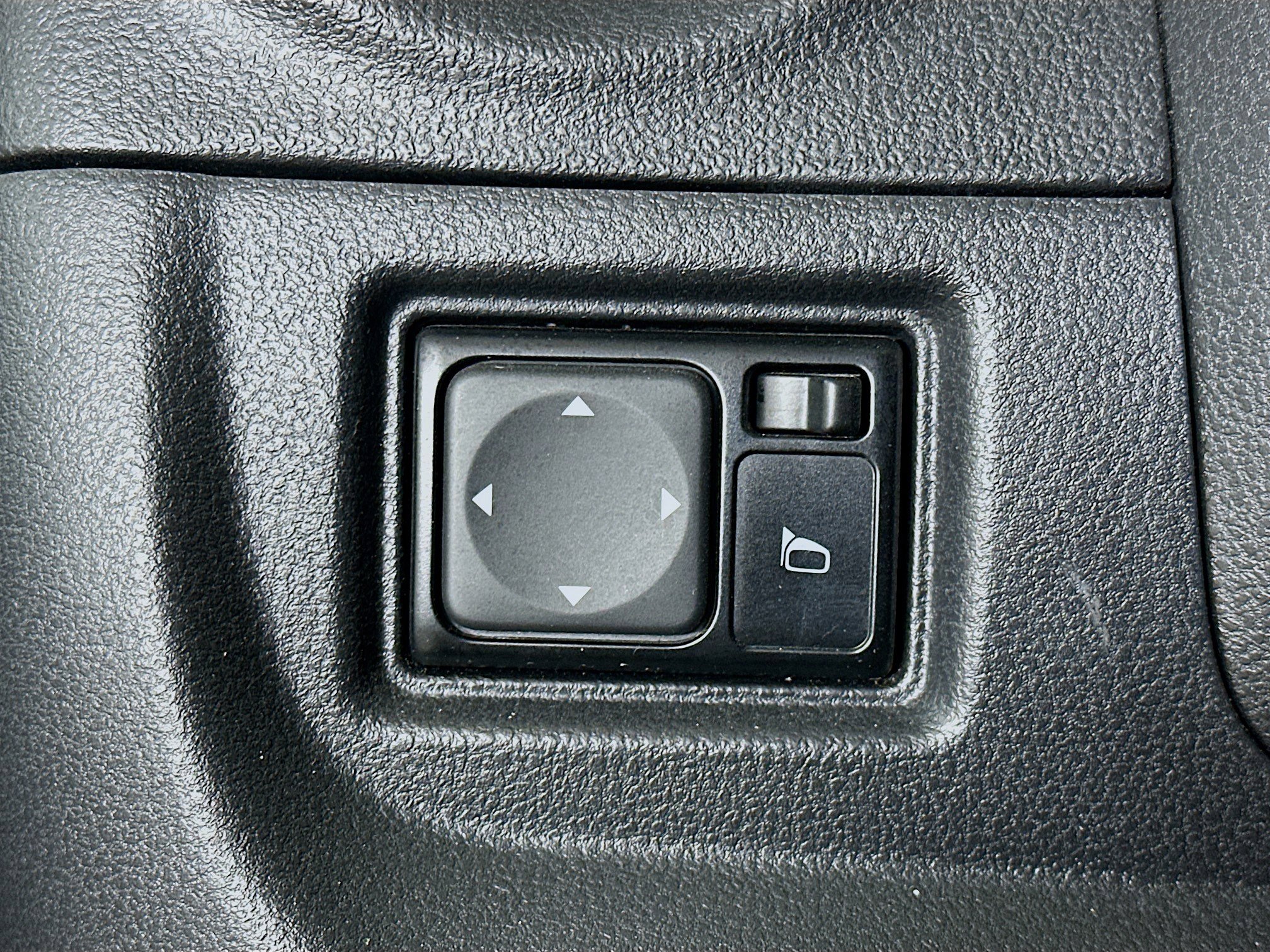 Used 2019 Nissan Versa SV w/ SV Special Edition Package FWD image 17