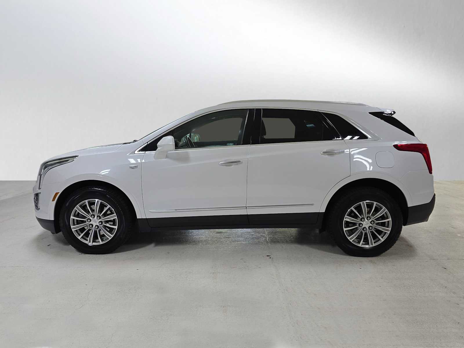 Used 2018 Cadillac XT5 Luxury w/ Driver Awareness Package image 6