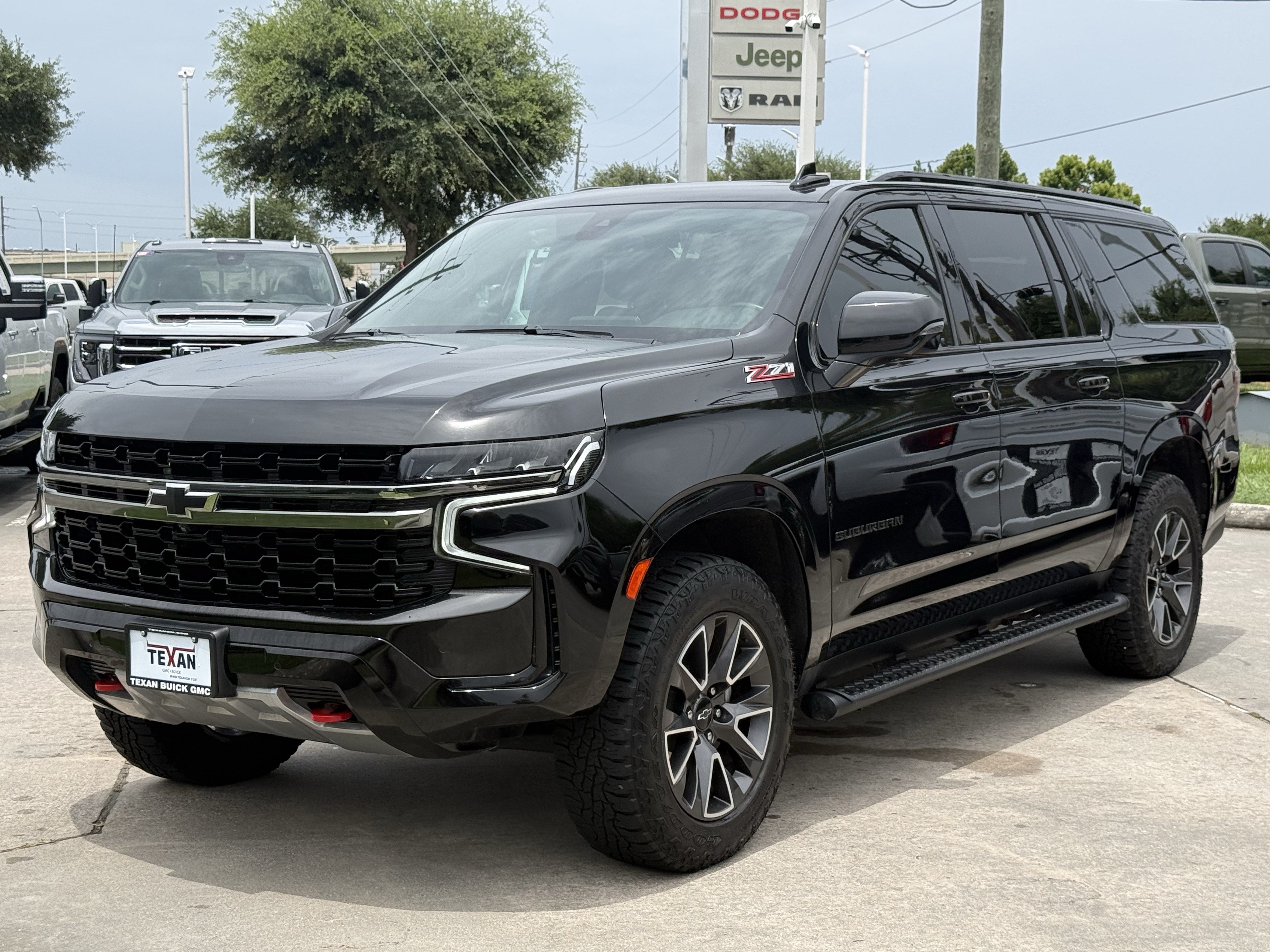 Used 2021 Chevrolet Suburban Z71 w/ Luxury Package AWD/4WD image 8