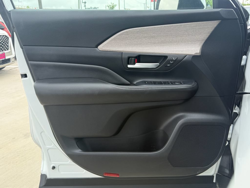 Used 2024 Toyota Grand Highlander FWD image 10