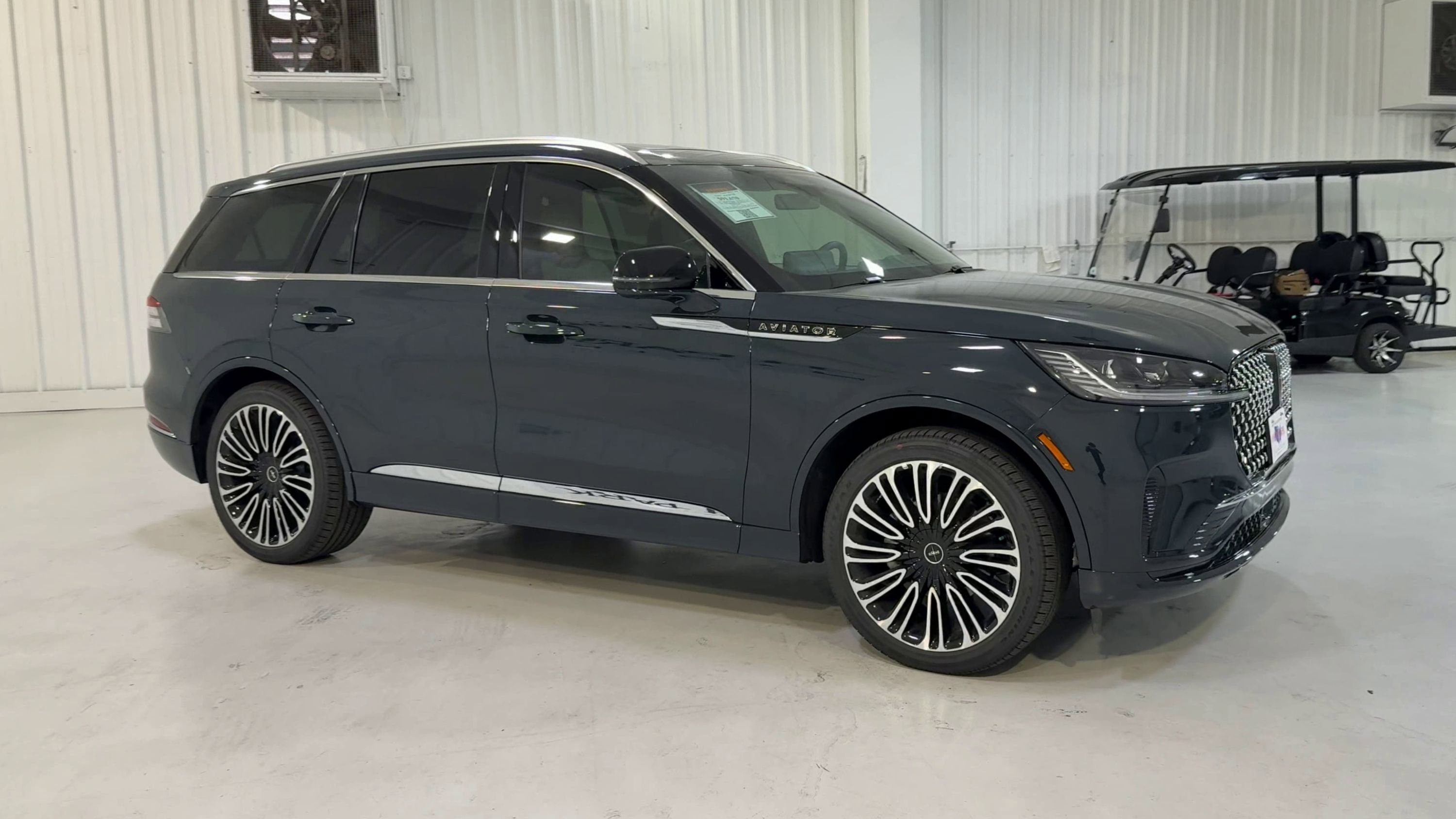 New 2025 Lincoln Aviator Black Label AWD/4WD image 3