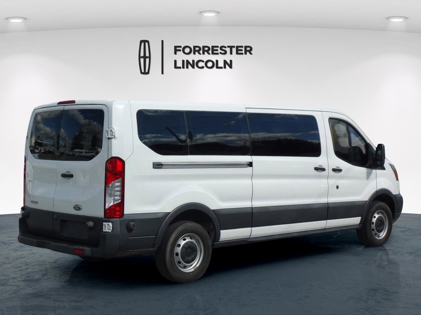 Used 2017 Ford Transit 350 XL image 3