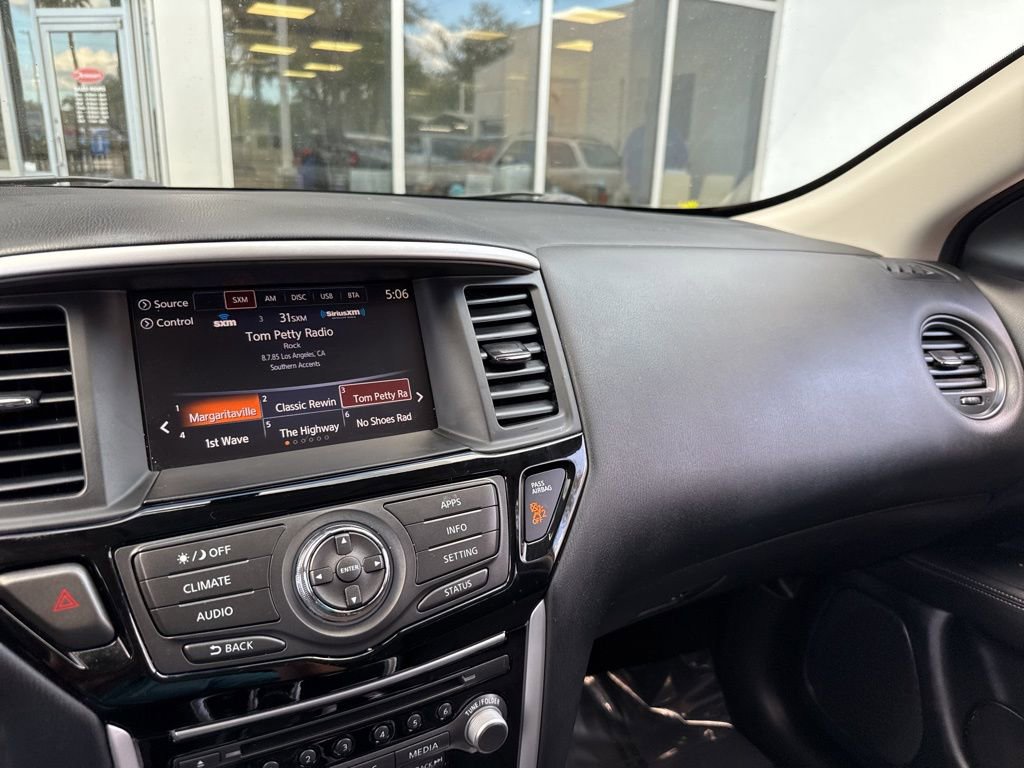 Used 2020 Nissan Pathfinder S FWD image 42