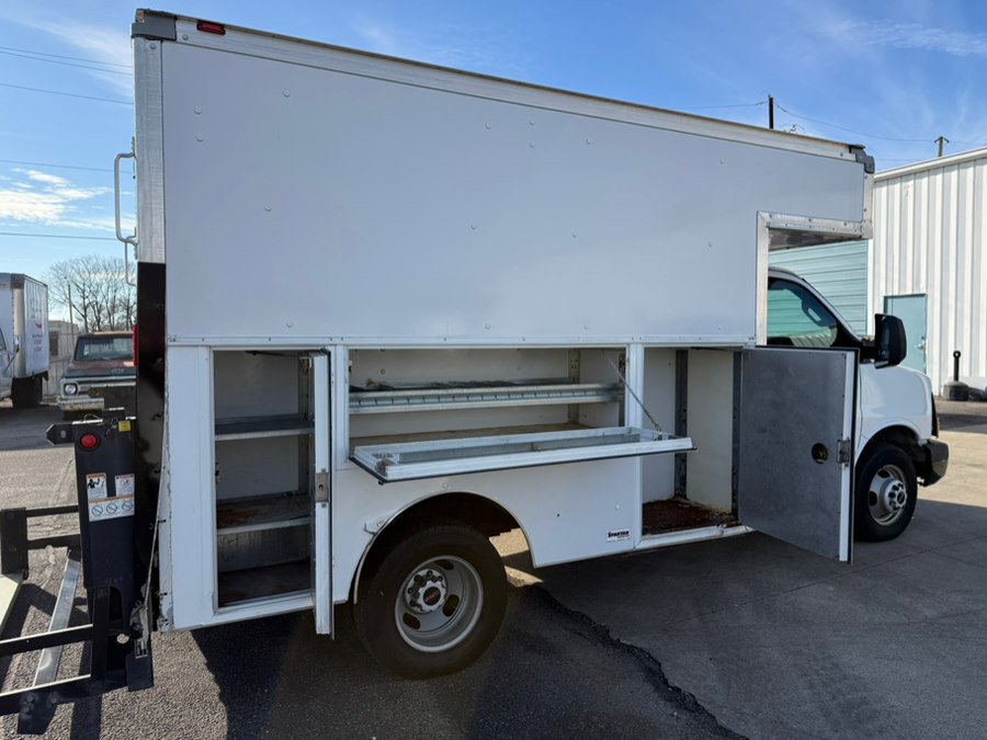 Used 2016 GMC Savana 3500 image 25