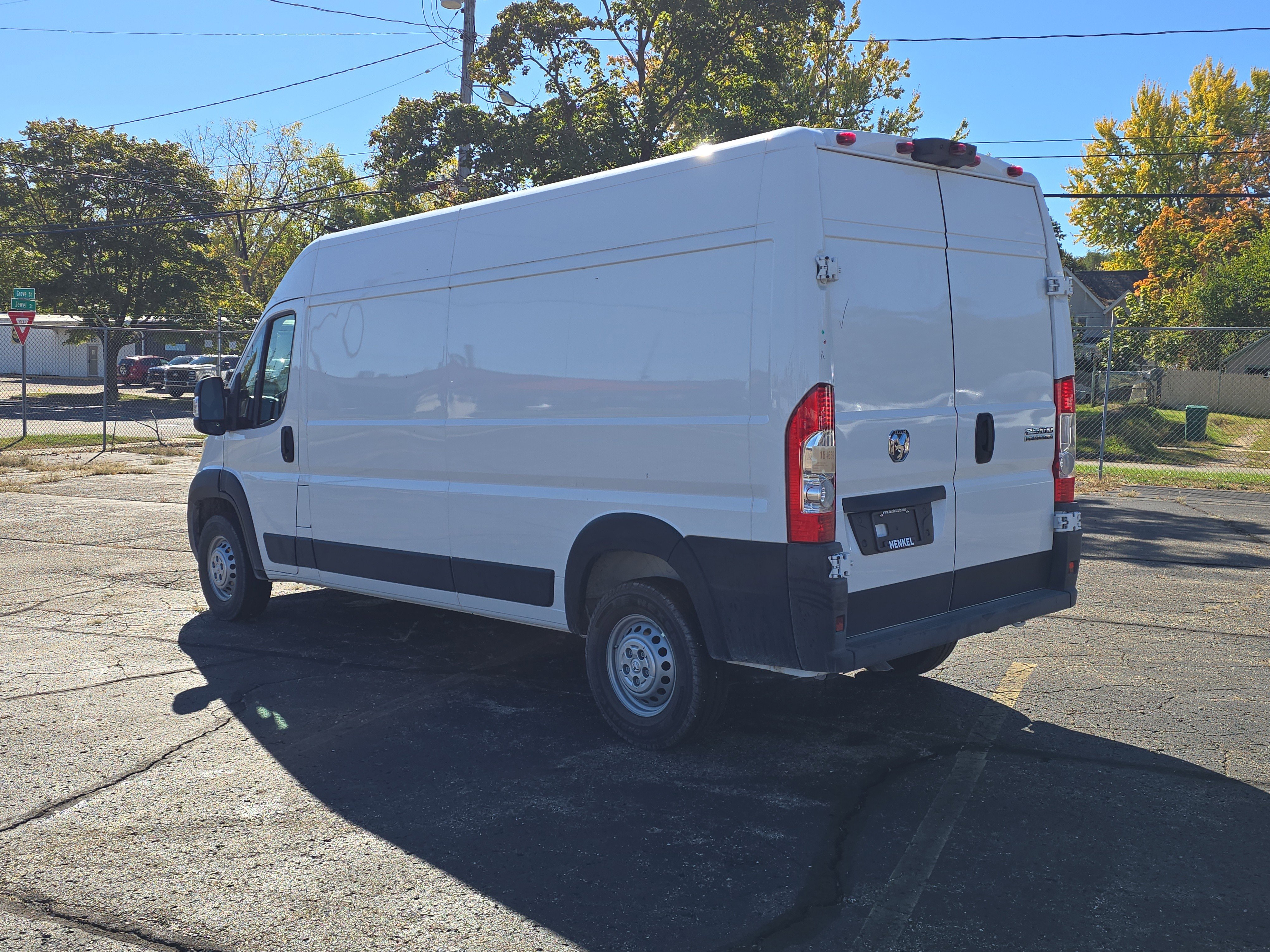 Used 2025 RAM ProMaster 2500 w/ Convenience Group image 3