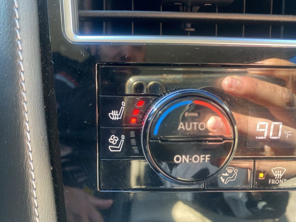 Used 2024 Nissan Armada Platinum w/ Captain's Chairs Package image 25