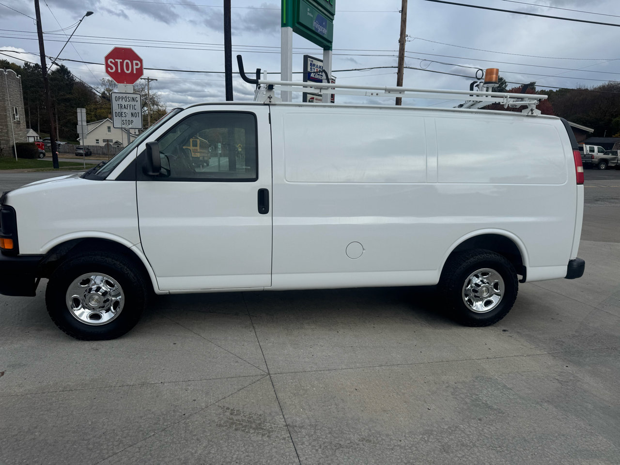Used 2012 Chevrolet Express 2500 image 2