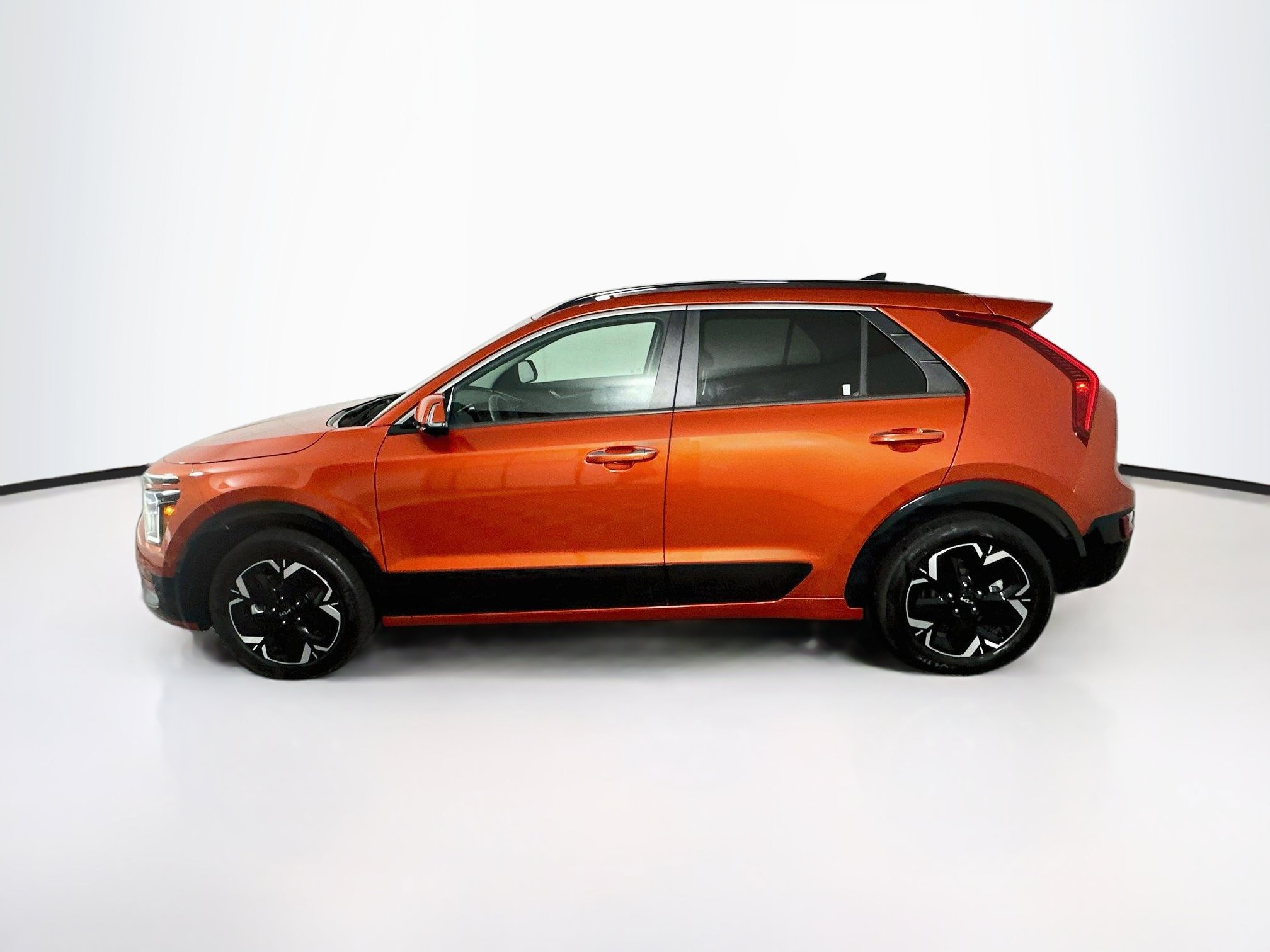Used 2023 Kia Niro Wave w/ Wave Preserve Package FWD image 4