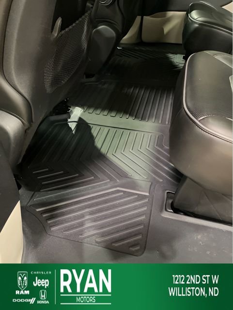 Used 2020 Chrysler Pacifica Limited image 20