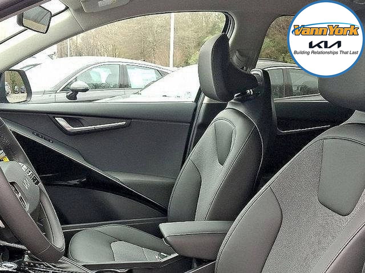 New 2025 Kia Niro EX image 7