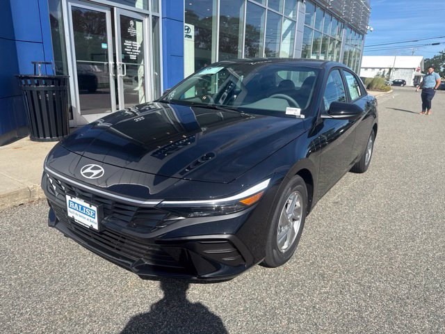 New 2026 Hyundai Elantra SE FWD image 2