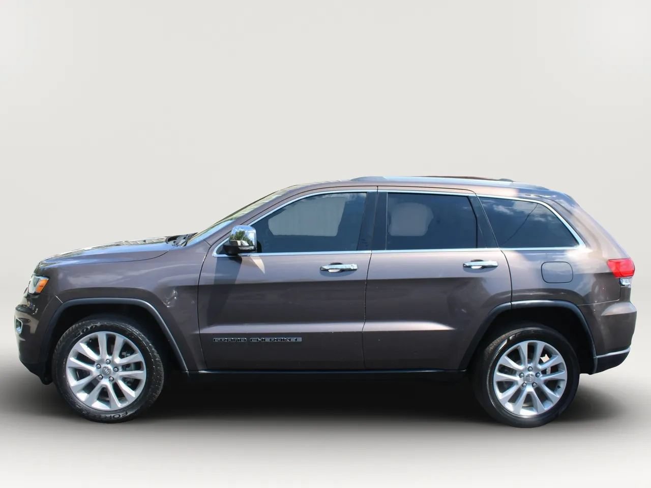 Used 2017 Jeep Grand Cherokee Limited AWD/4WD image 5