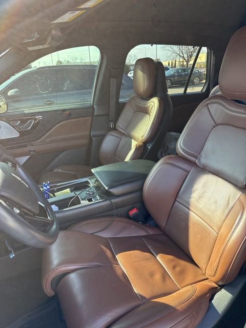 Used 2023 Lincoln Aviator Reserve w/ Equipment Group 201A image 2