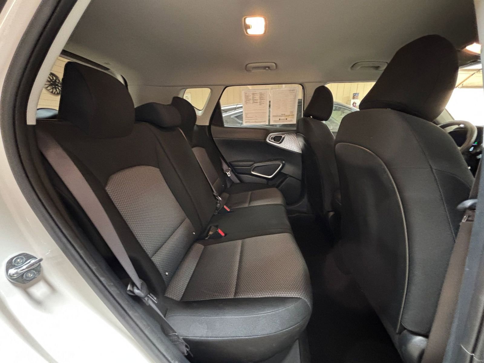 Used 2025 Kia Soul LX w/ LX Technology Package FWD image 36