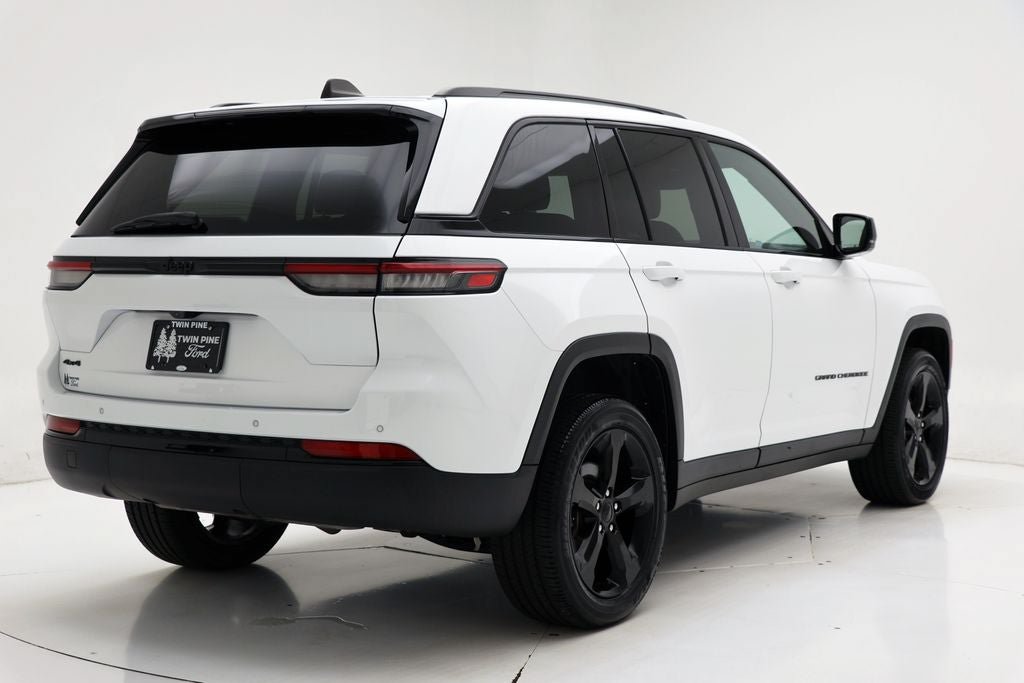 Used 2023 Jeep Grand Cherokee Altitude AWD/4WD image 8