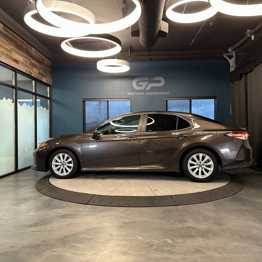 Used 2018 Toyota Camry LE FWD image 6