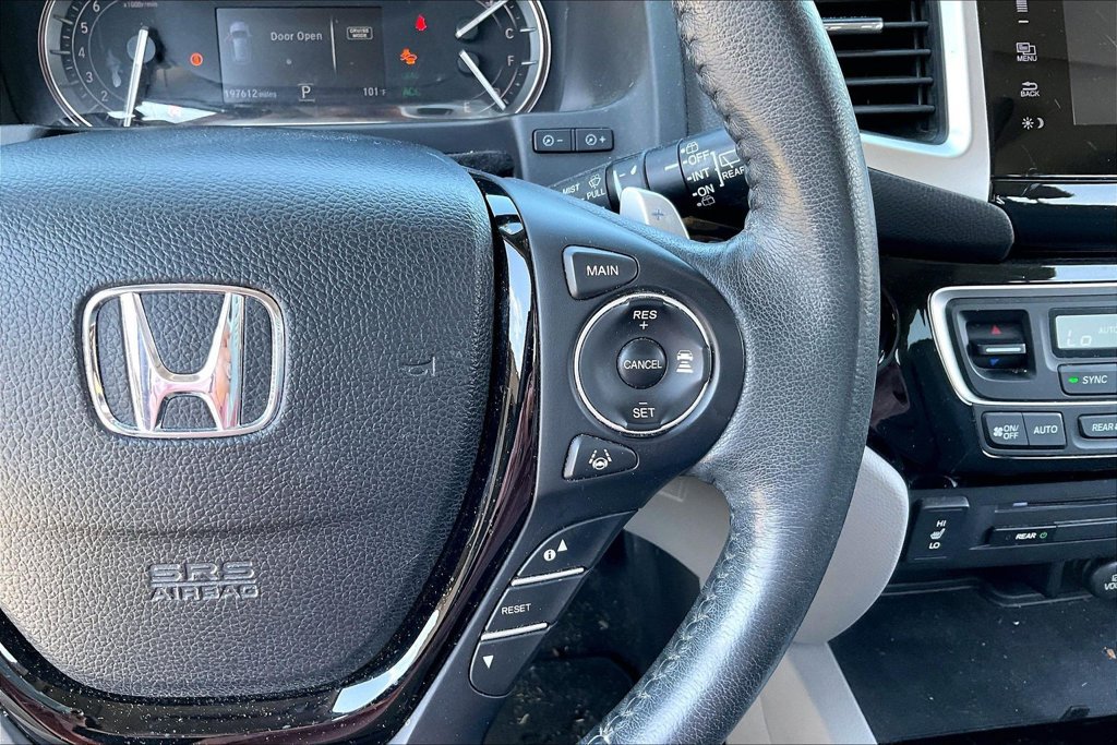 Used 2017 Honda Pilot Touring image 12