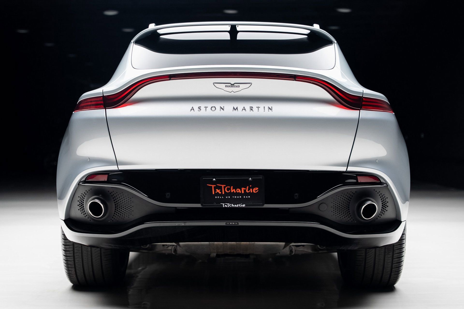 Used 2022 Aston Martin DBX image 26