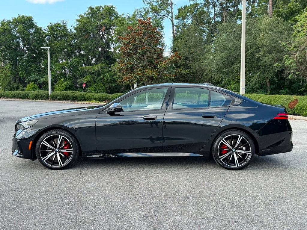 Used 2026 BMW 530i xDrive w/ M Sport Package AWD/4WD image 2