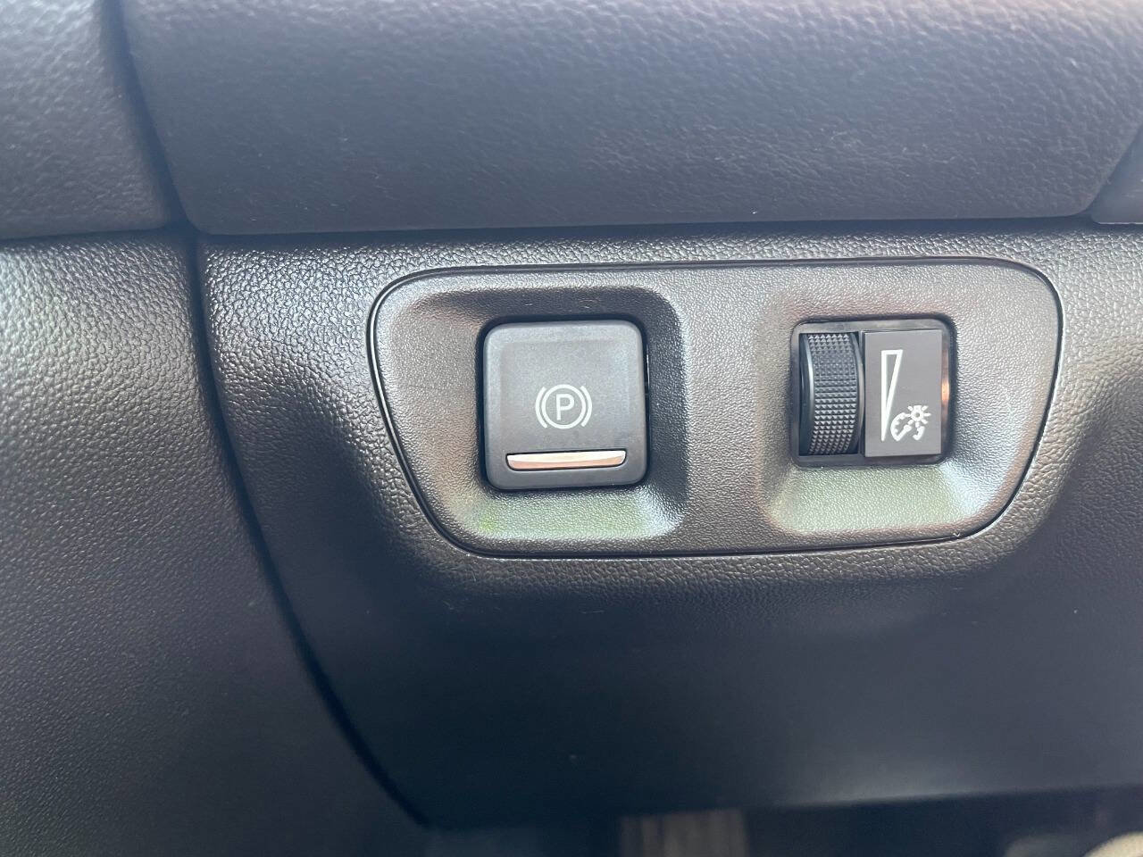 Used 2021 GMC Acadia SLE w/ Driver Convenience Package image 17