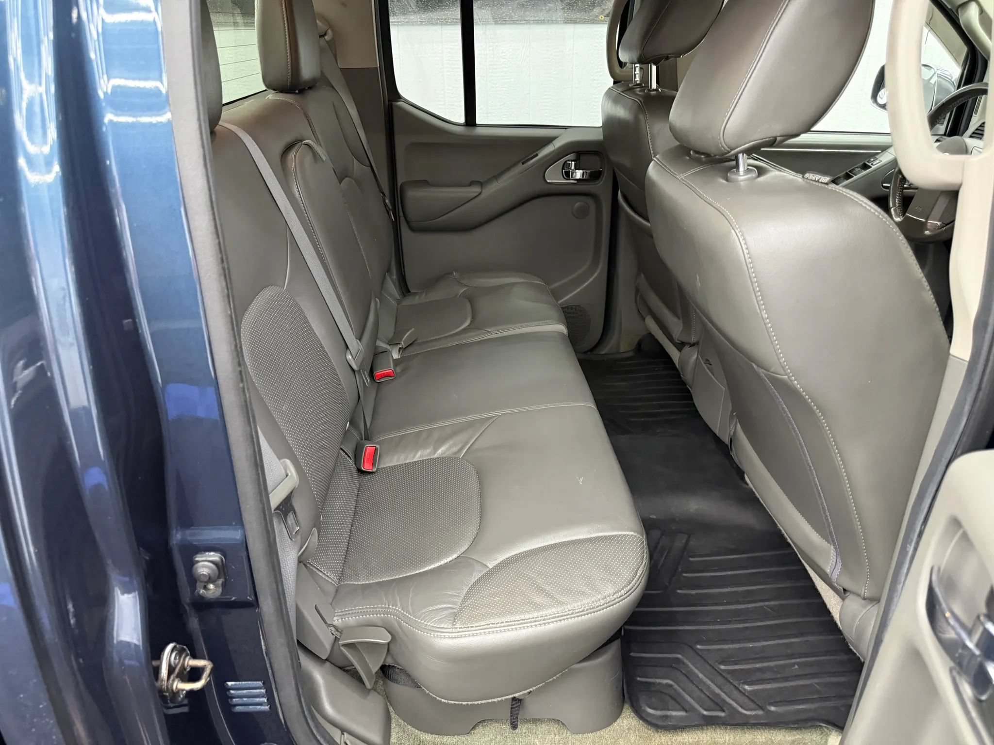 Used 2013 Nissan Frontier SL w/ Moonroof Pkg AWD/4WD image 9