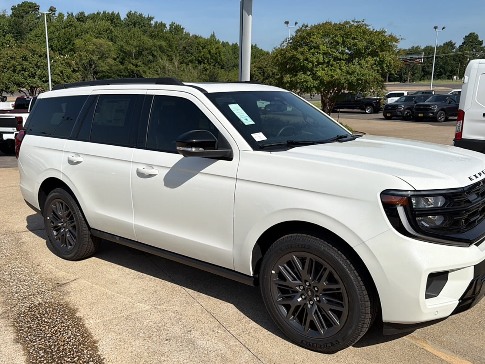 New 2027 Ford Expedition Platinum w/ Stealth Appearance Package AWD/4WD image 2