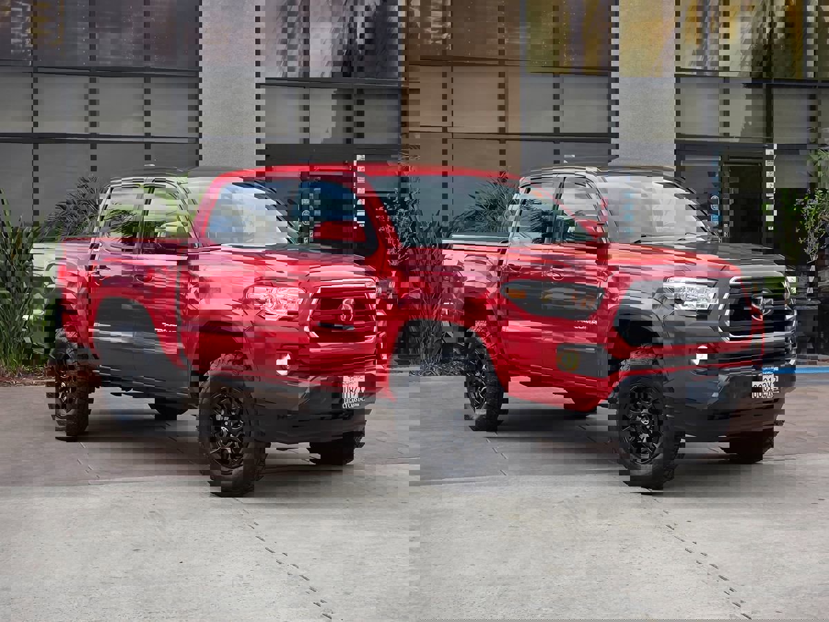 Used 2020 Toyota Tacoma SR5 image 3