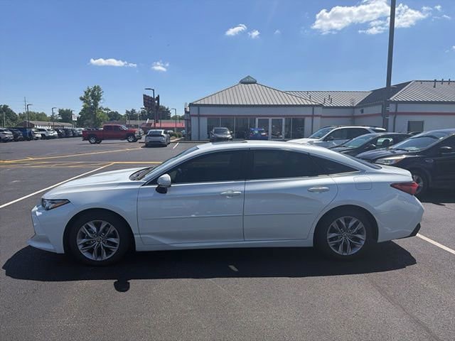 Used 2022 Toyota Avalon XLE w/ Moonroof Package FWD image 3