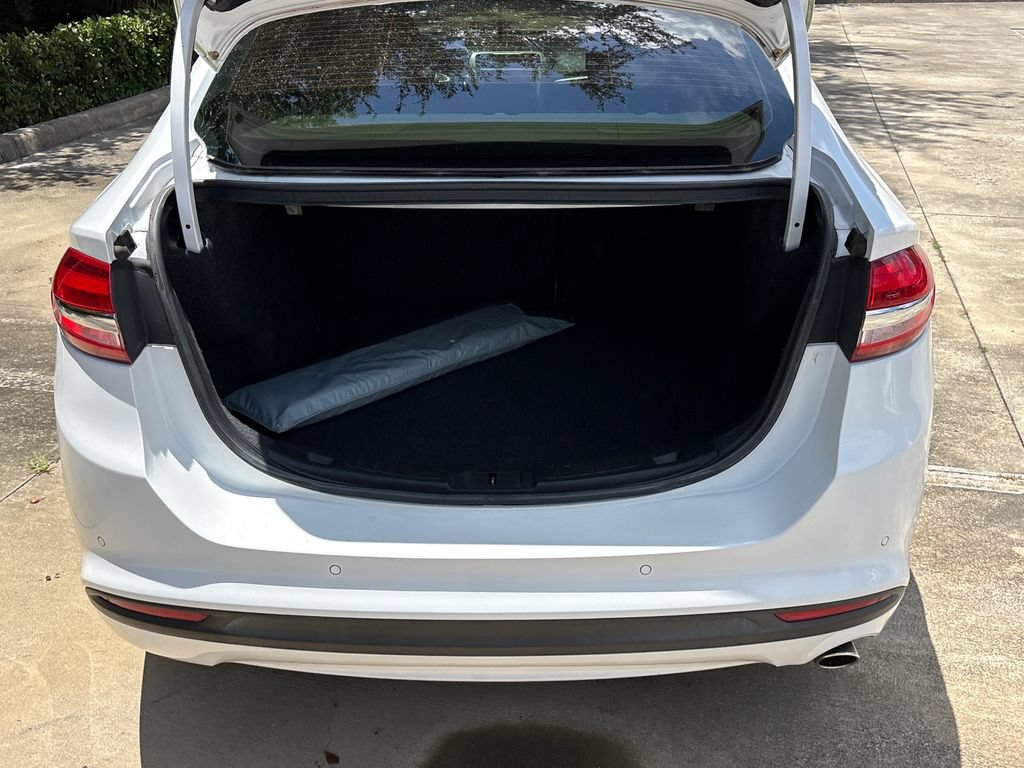 Used 2017 Ford Fusion SE w/ Fusion SE Technology Package FWD image 29
