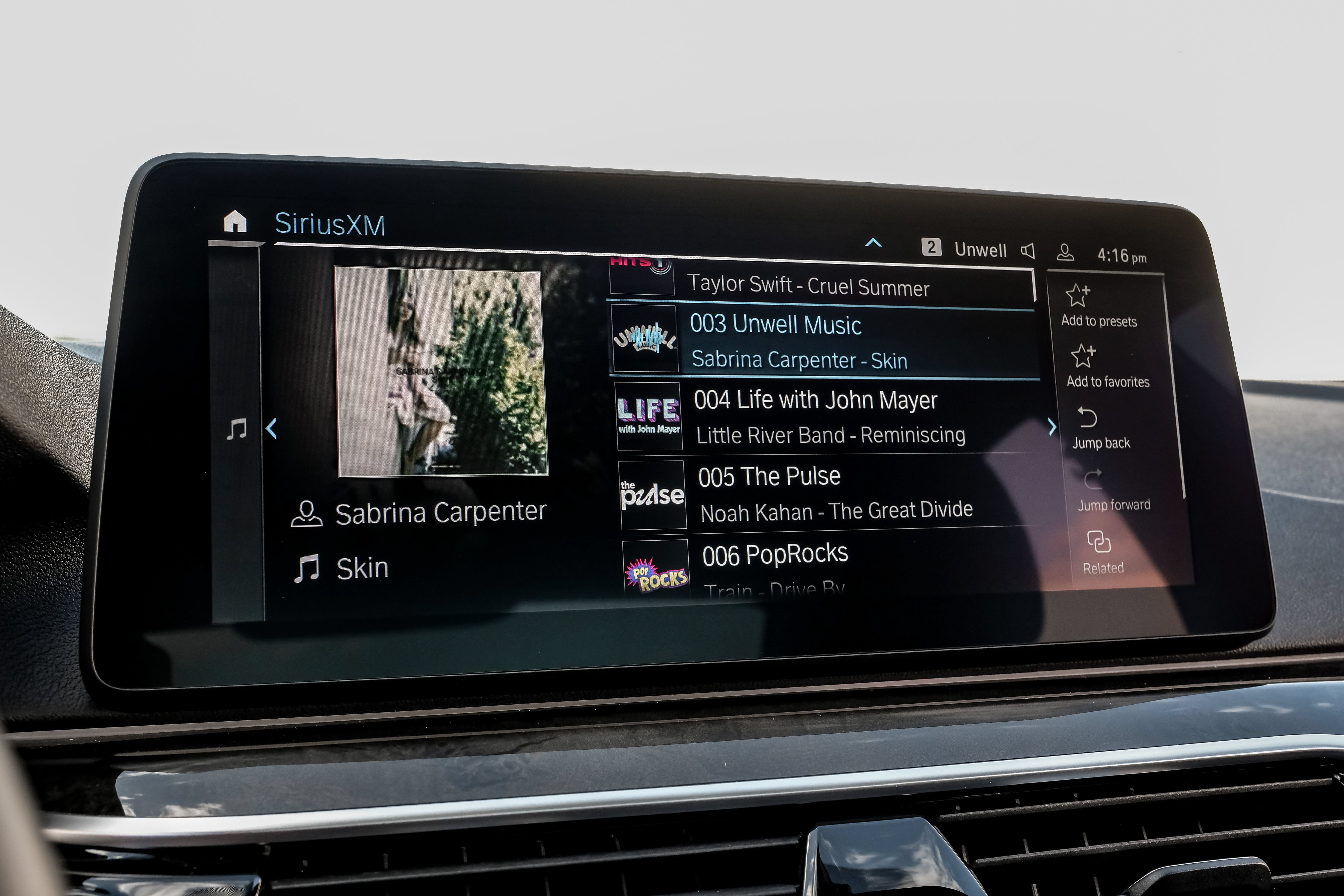Used 2022 BMW 530e w/ M Sport Package RWD image 25