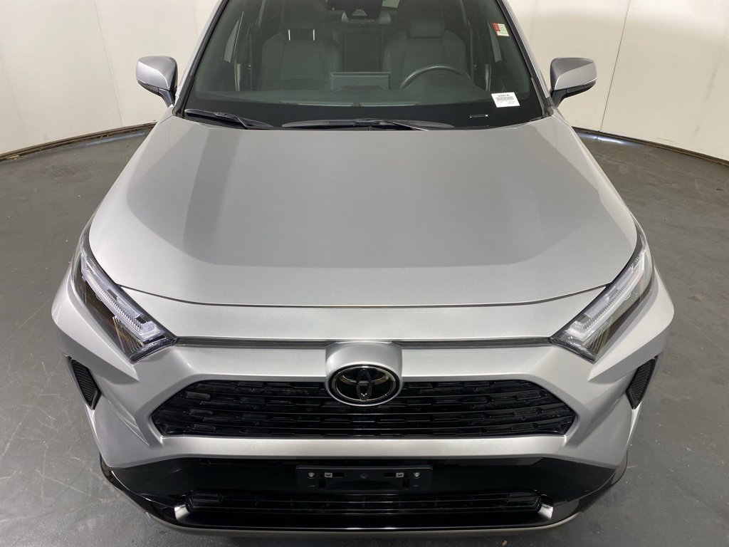 Used 2025 Toyota RAV4 SE image 6