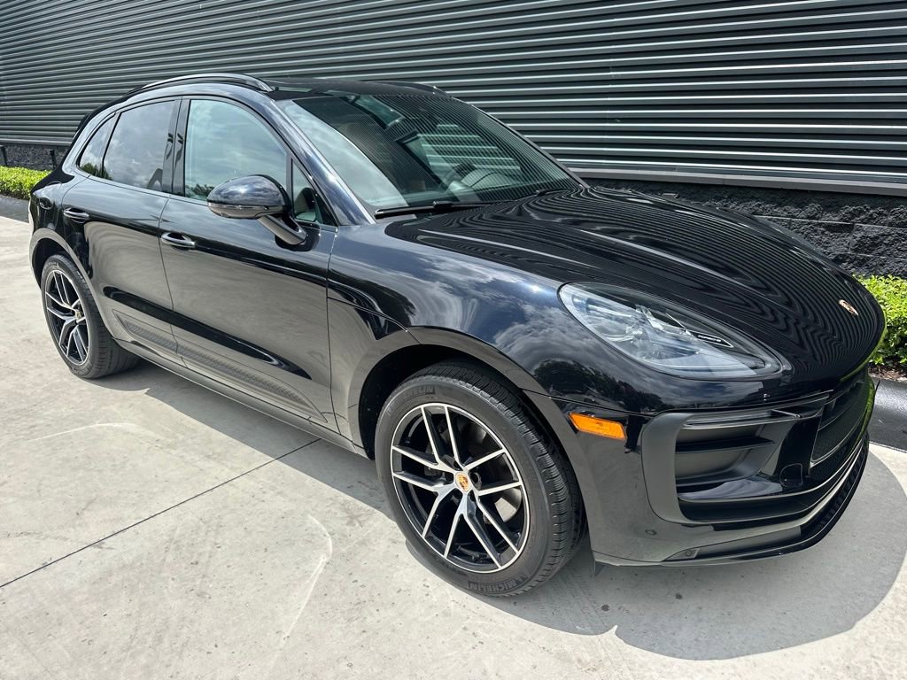 Certified 2023 Porsche Macan AWD/4WD image 11