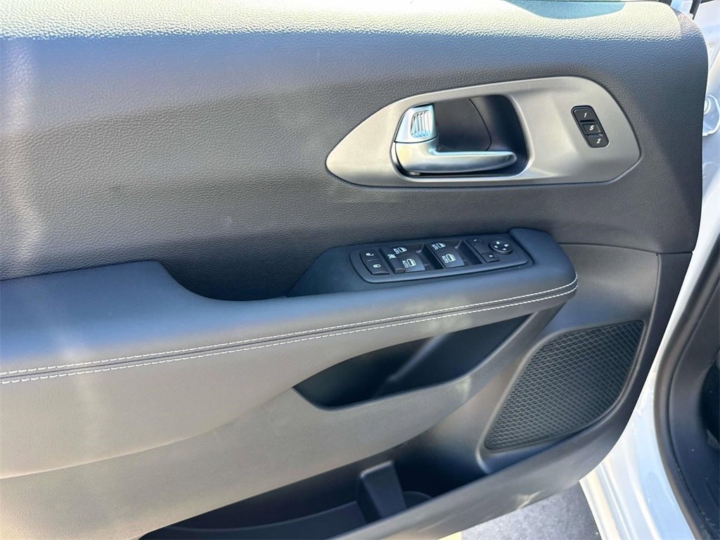 New 2026 Chrysler Pacifica Select image 20