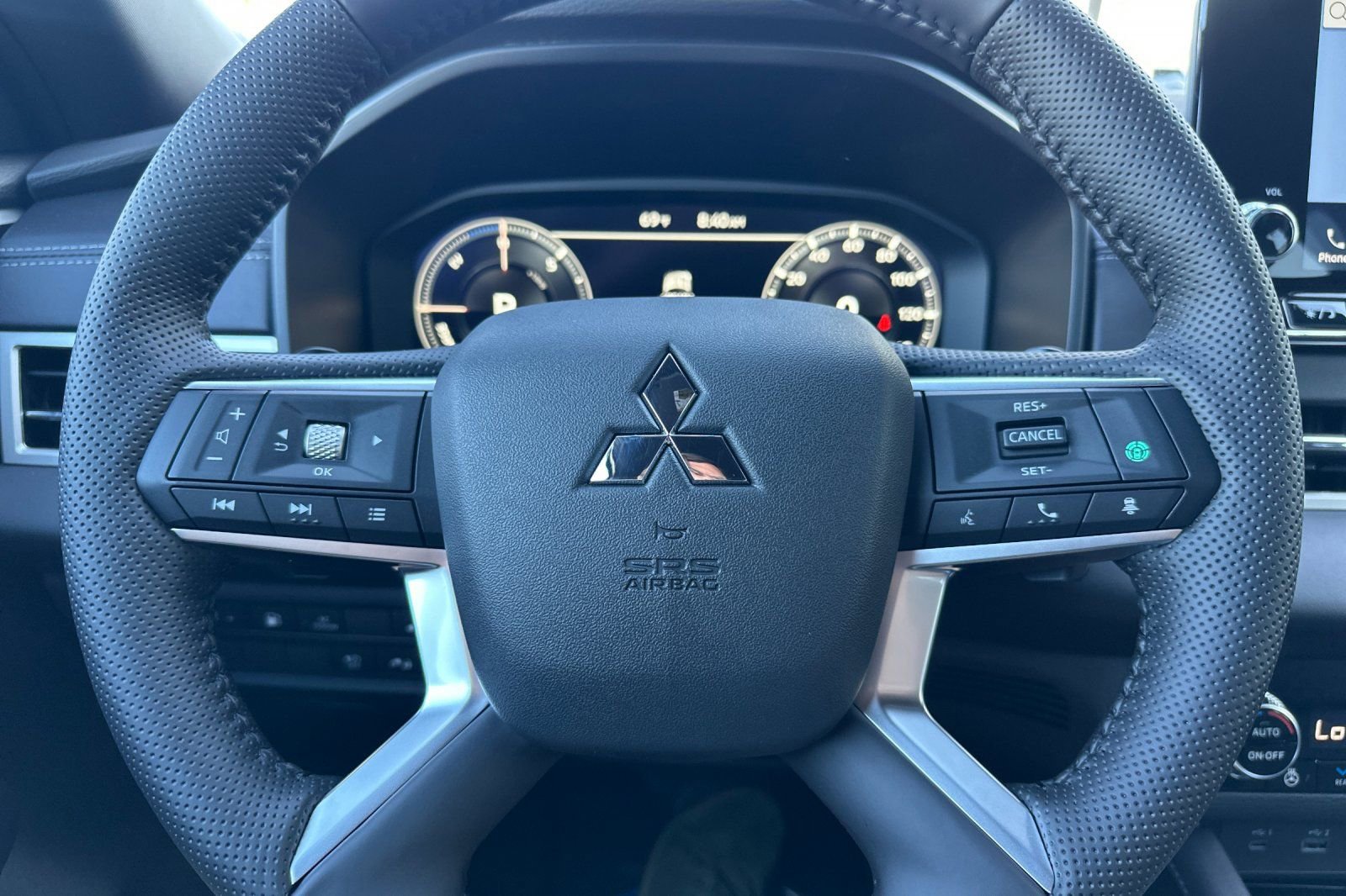 New 2025 Mitsubishi Outlander SEL image 23