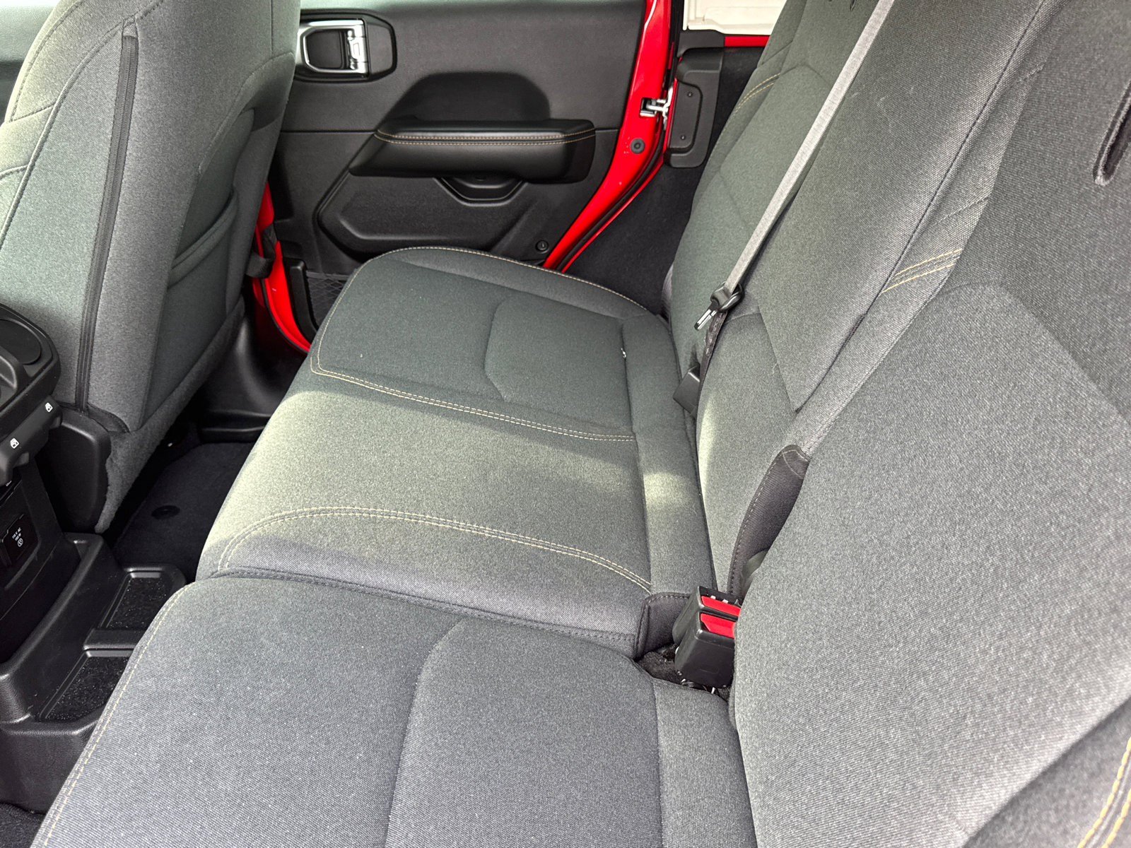 Used 2025 Jeep Wrangler Sahara image 21