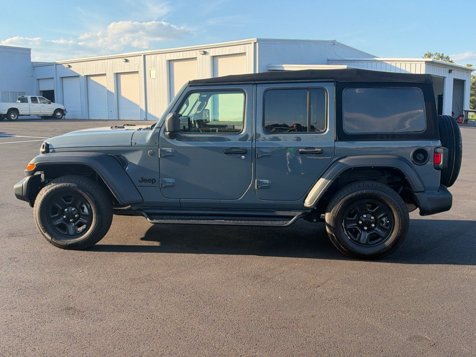 Used 2024 Jeep Wrangler Unlimited Sport AWD/4WD image 8
