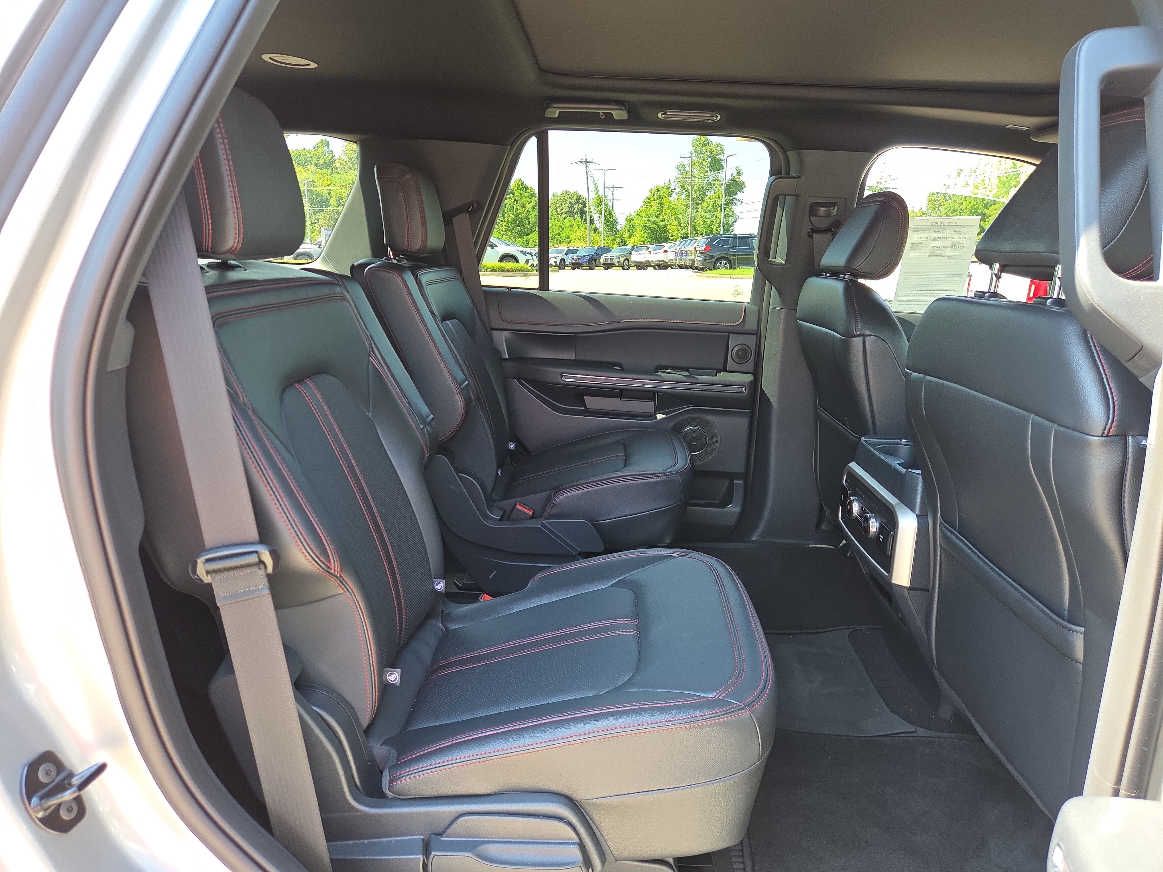 Used 2024 Ford Expedition Limited AWD/4WD image 16