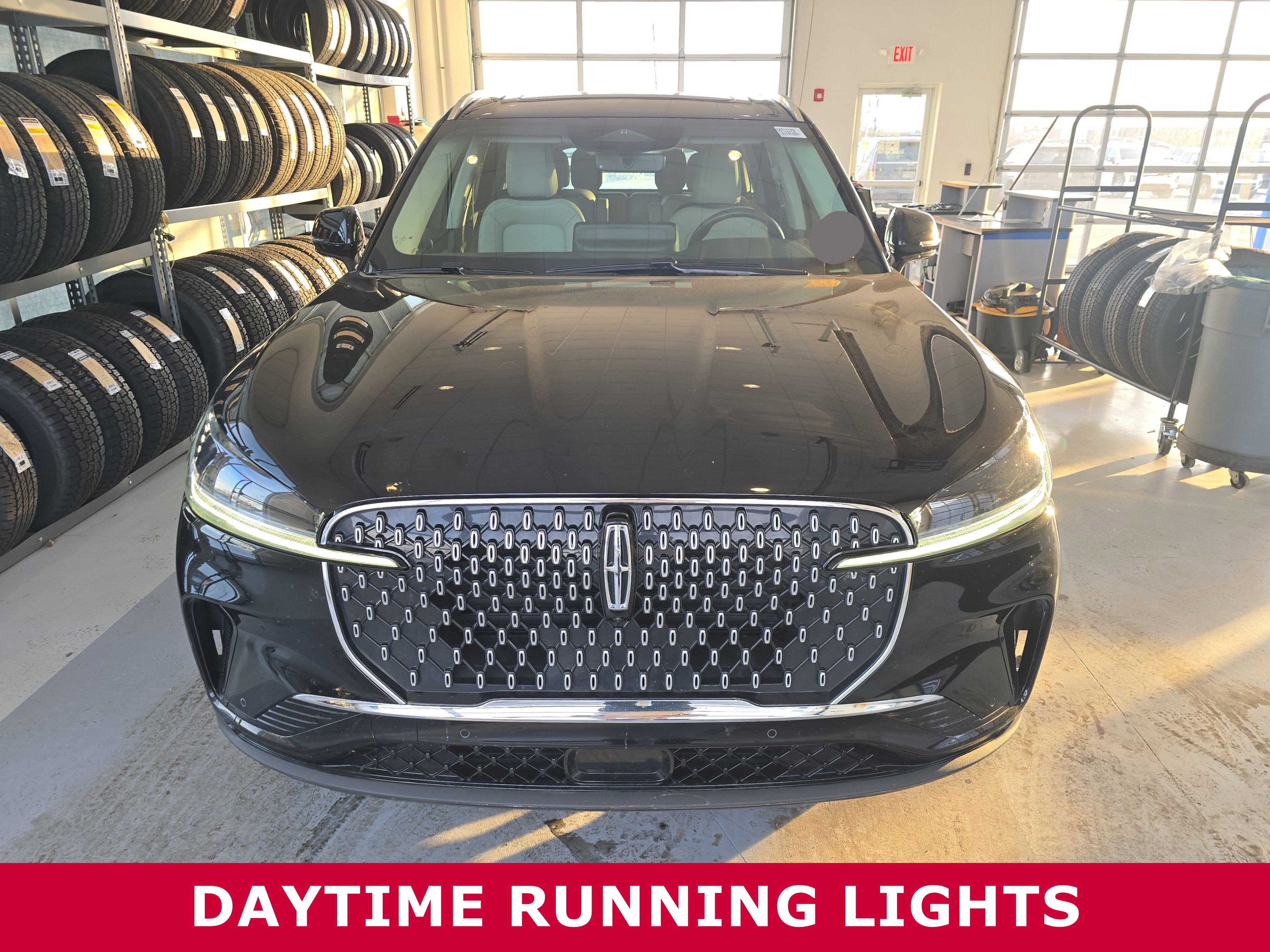 Used 2025 Lincoln Aviator AWD image 2