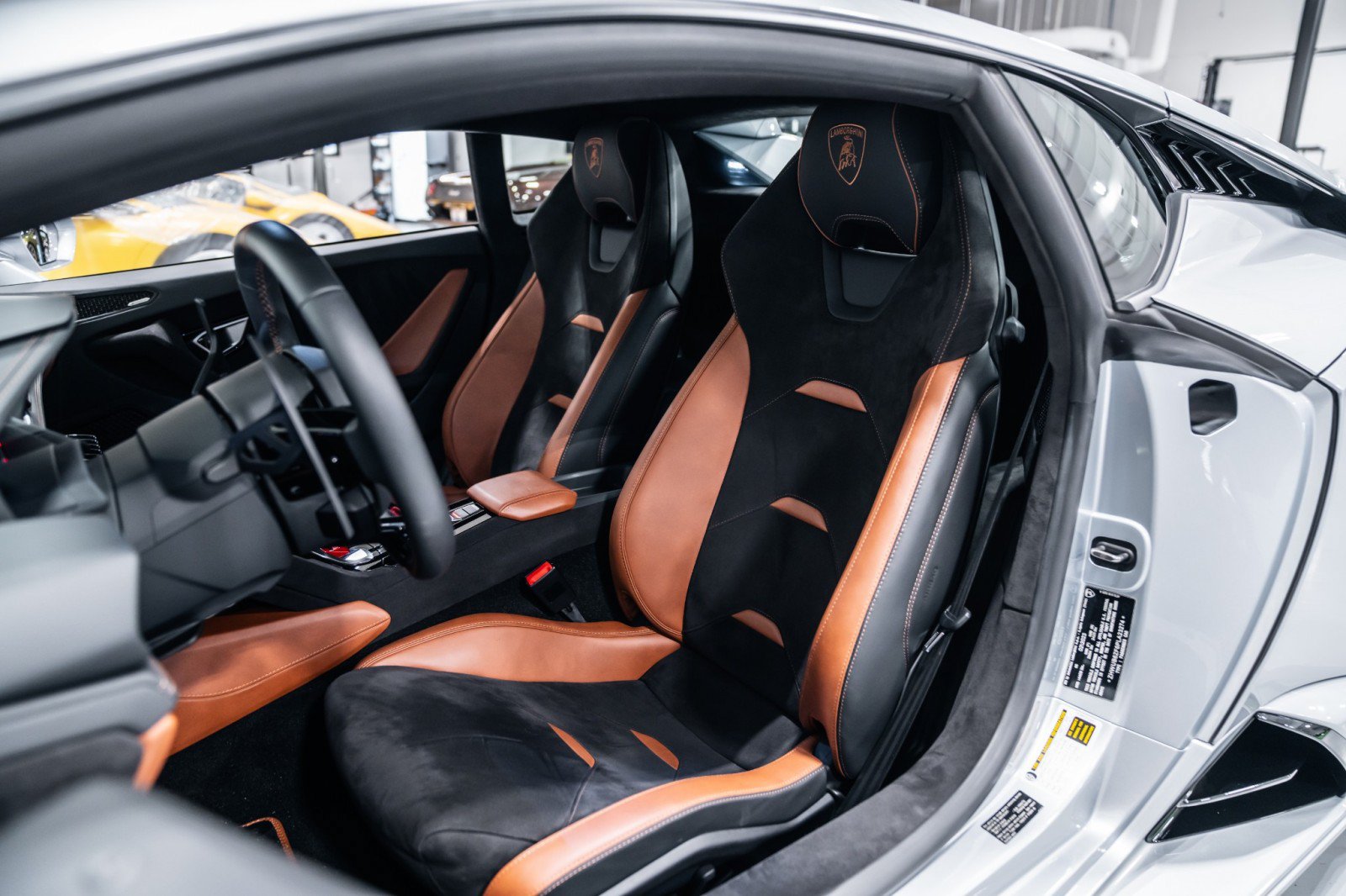 Used 2023 Lamborghini Huracan Tecnica RWD image 10