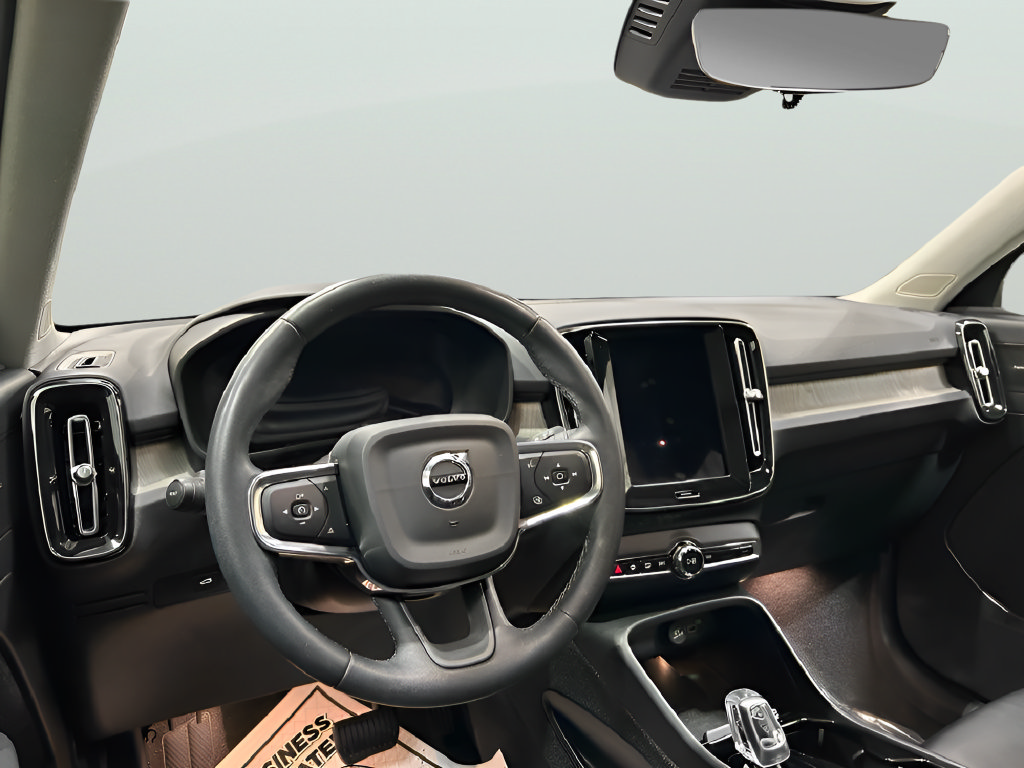 Used 2023 Volvo XC40 B4 Ultimate FWD image 10