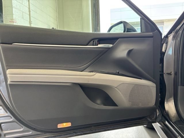 Used 2018 Toyota Camry XLE FWD image 10