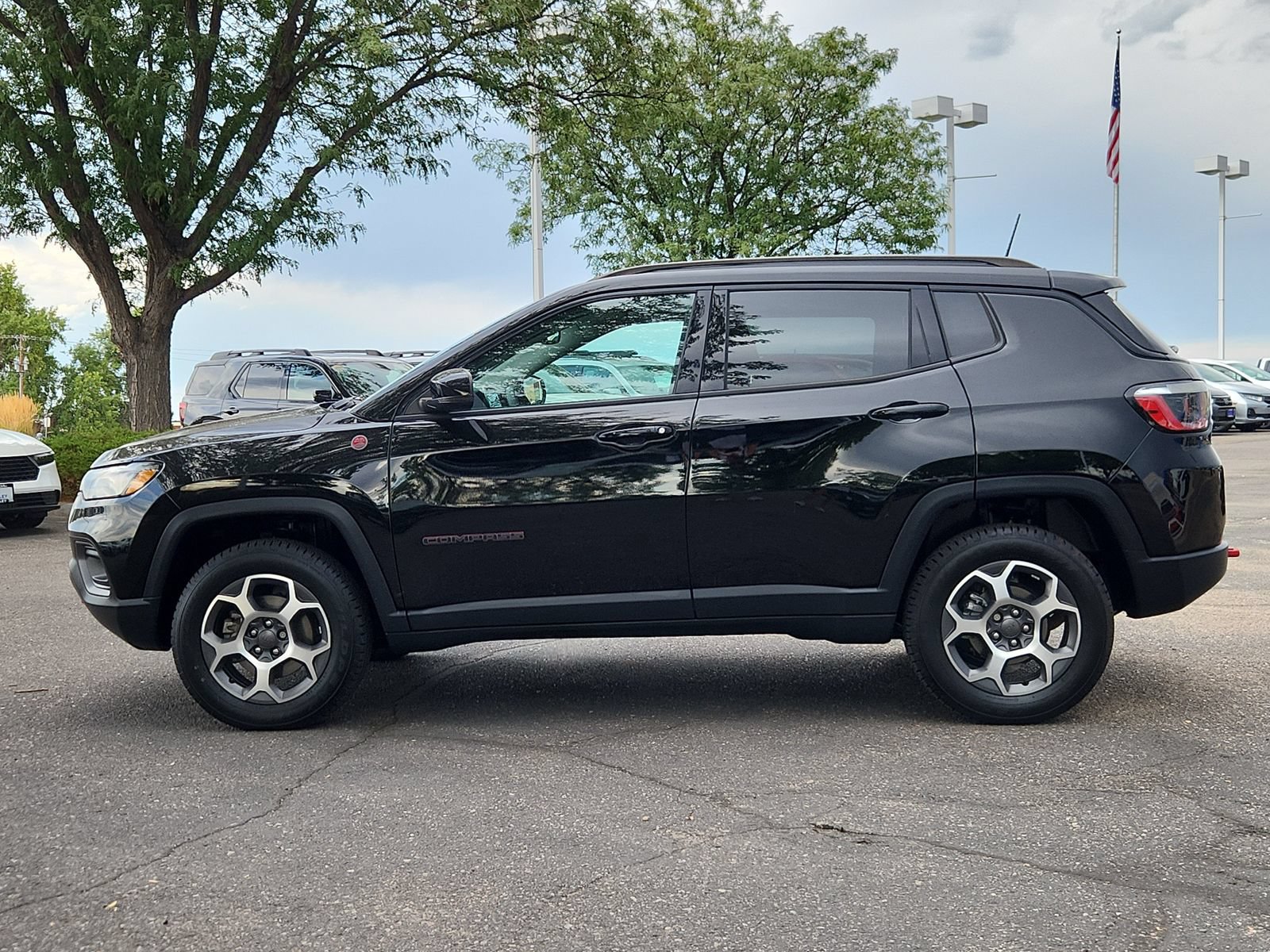 Used 2022 Jeep Compass Trailhawk AWD/4WD image 2