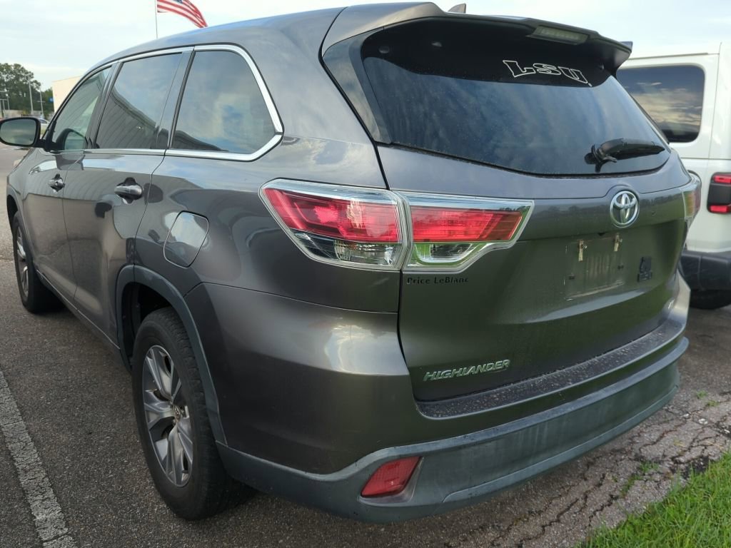 Used 2015 Toyota Highlander Plus FWD image 4