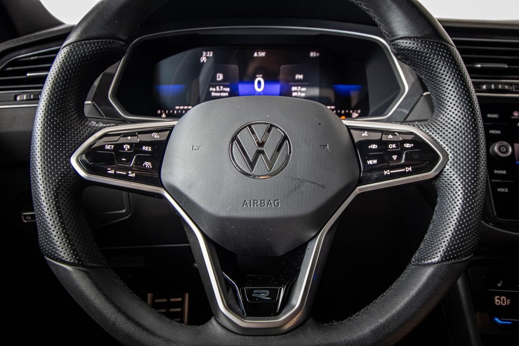 Certified 2023 Volkswagen Tiguan SE R-Line FWD image 34