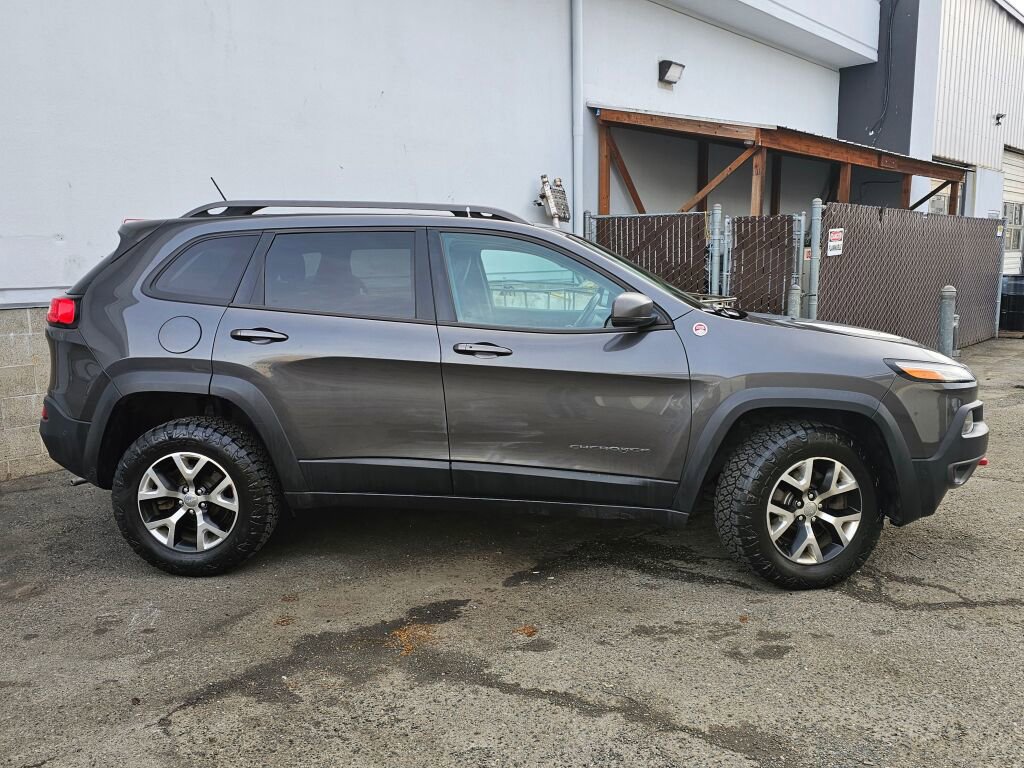 Used 2015 Jeep Cherokee Trailhawk w/ Comfort/Convenience Group image 9