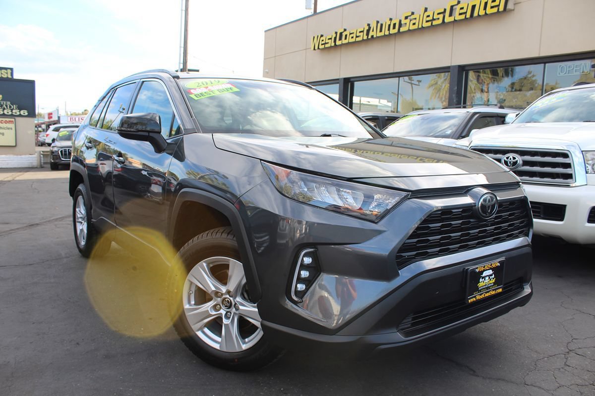 Used 2019 Toyota RAV4 LE w/ Carpet Mat Package FWD image 35